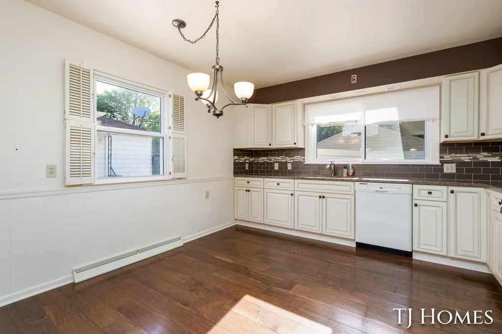 8 Wallinwood Avenue NE Grand Rapids City MI 49503