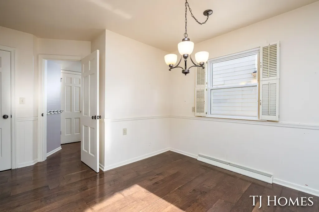 8 Wallinwood Avenue NE Grand Rapids City MI 49503