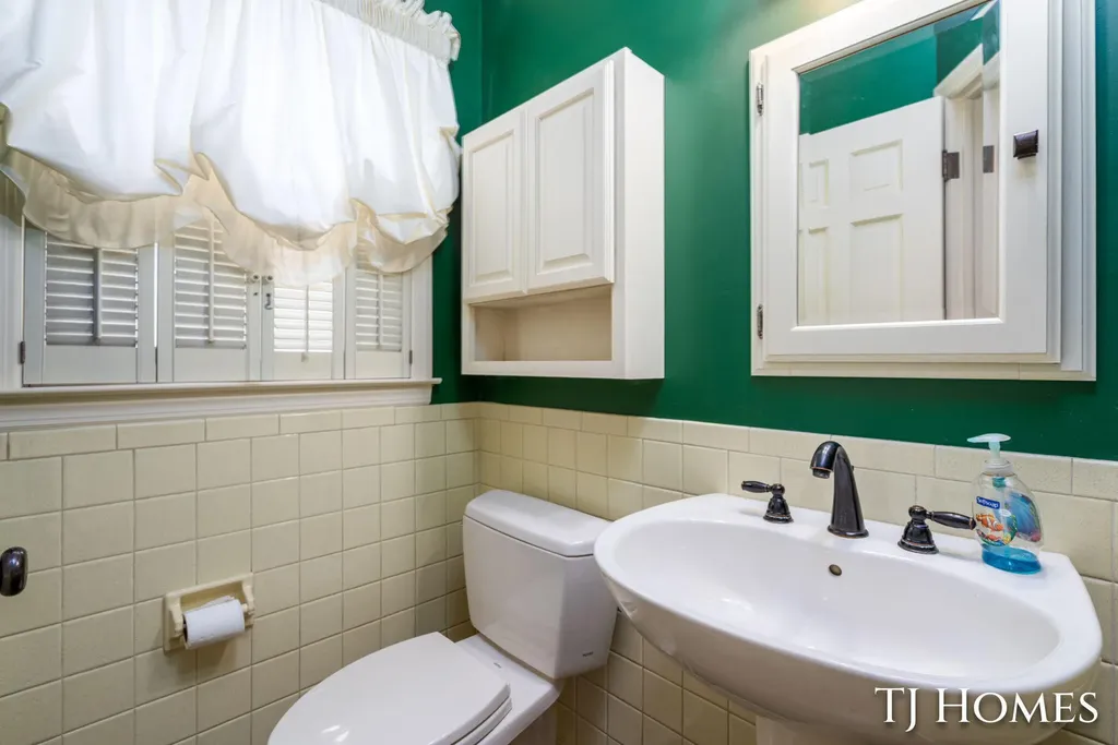 8 Wallinwood Avenue NE Grand Rapids City MI 49503