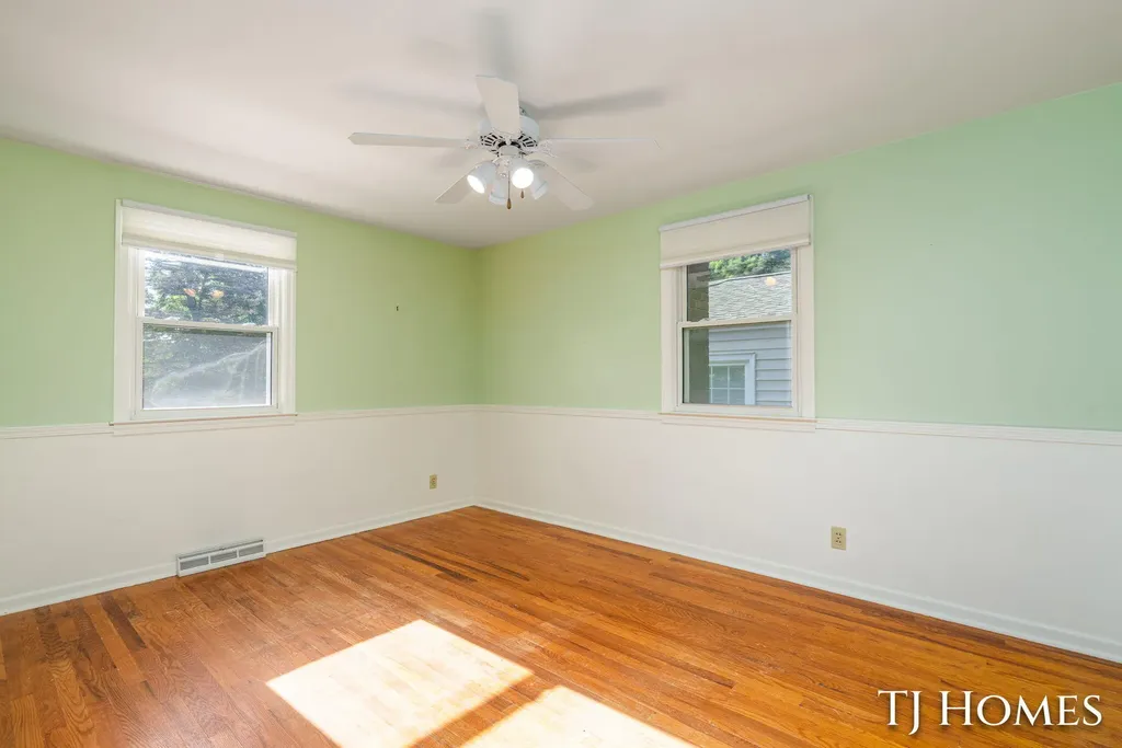 8 Wallinwood Avenue NE Grand Rapids City MI 49503