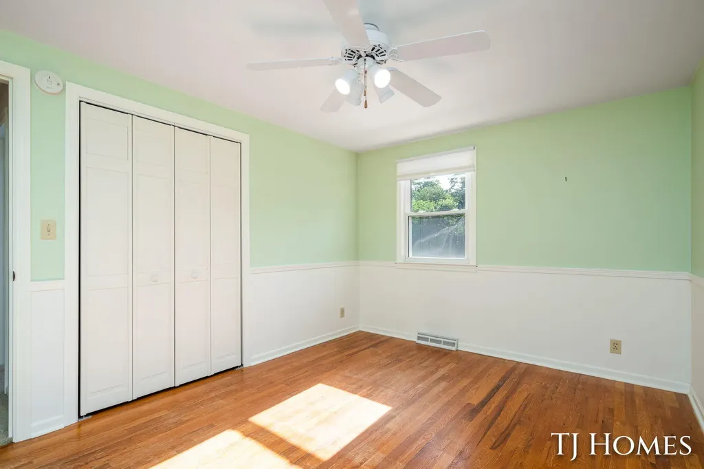 8 Wallinwood Avenue NE Grand Rapids City MI 49503