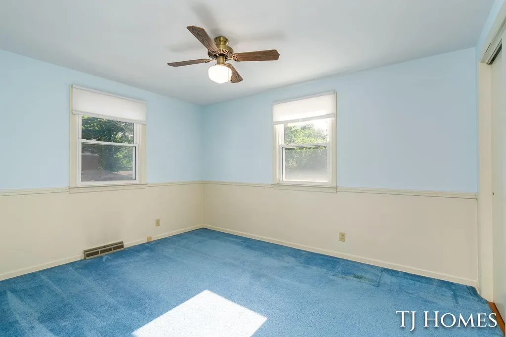 8 Wallinwood Avenue NE Grand Rapids City MI 49503
