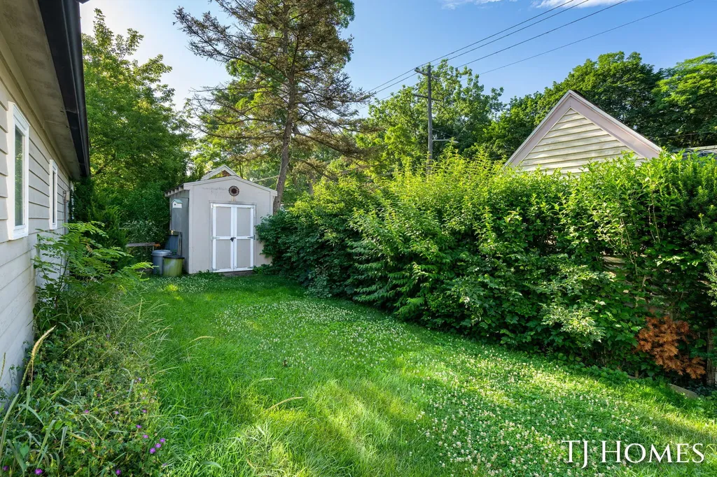 8 Wallinwood Avenue NE Grand Rapids City MI 49503