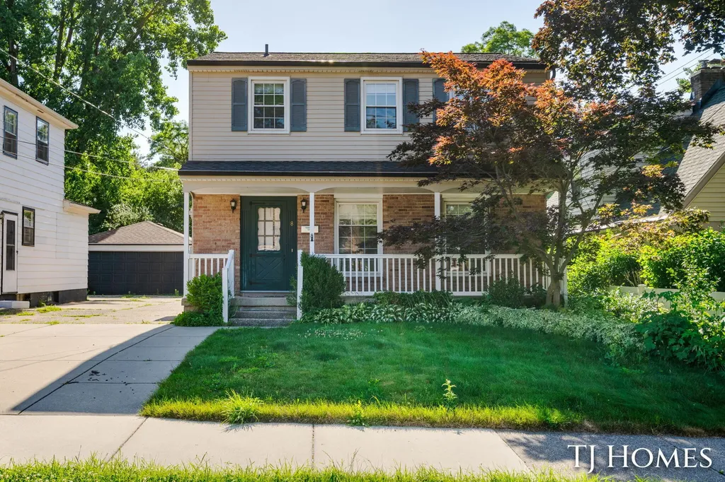 8 Wallinwood Avenue NE Grand Rapids City MI 49503