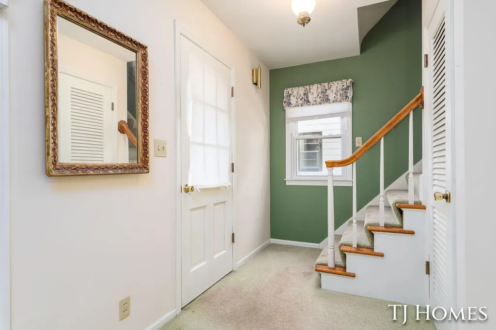 8 Wallinwood Avenue NE Grand Rapids City MI 49503