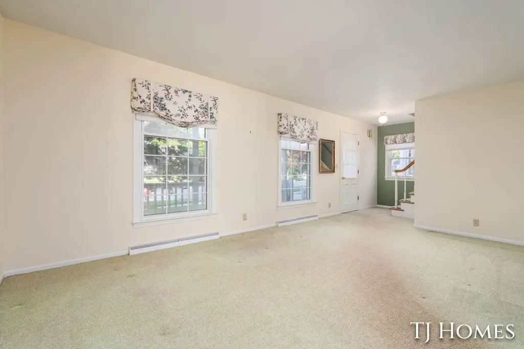 8 Wallinwood Avenue NE Grand Rapids City MI 49503