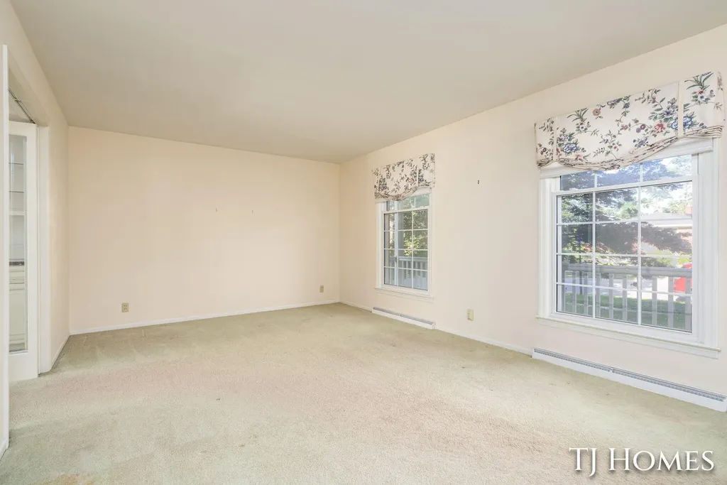 8 Wallinwood Avenue NE Grand Rapids City MI 49503