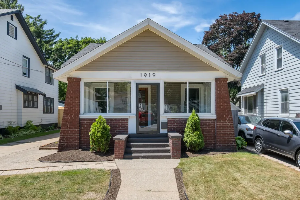 1919 Lafayette Avenue SE Grand Rapids City MI 49507