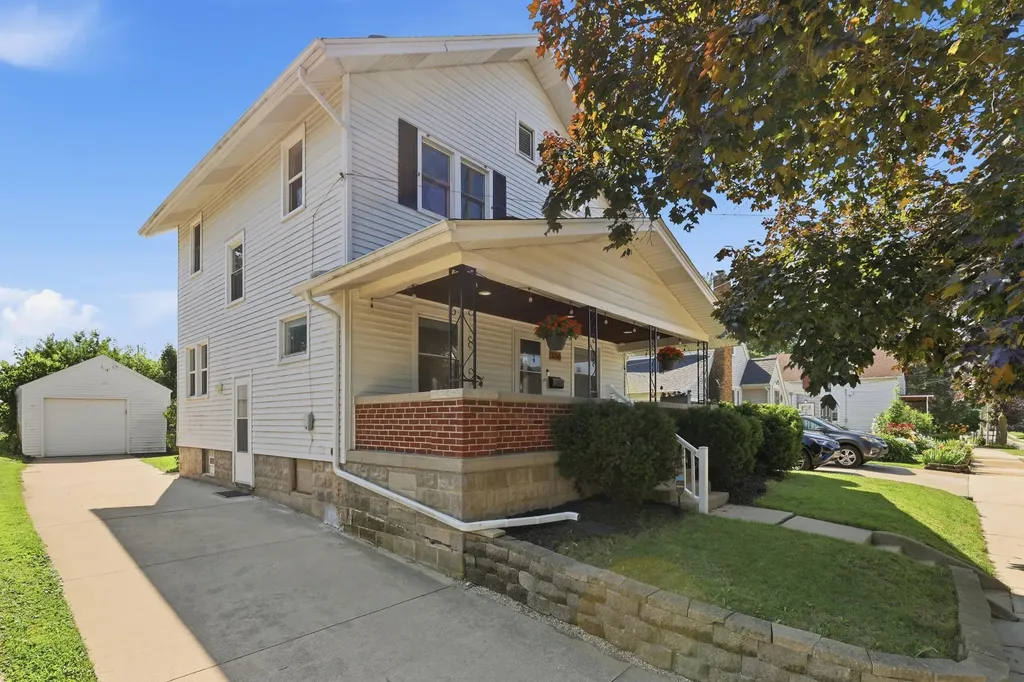 1356 Emerald Avenue NE Grand Rapids City MI 49505