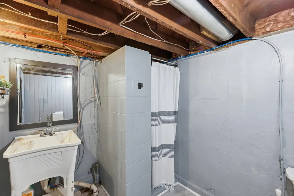 1356 Emerald Avenue NE Grand Rapids City MI 49505