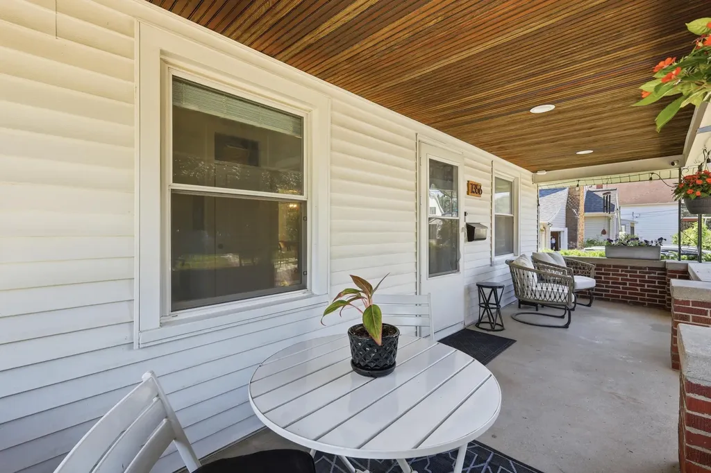 1356 Emerald Avenue NE Grand Rapids City MI 49505