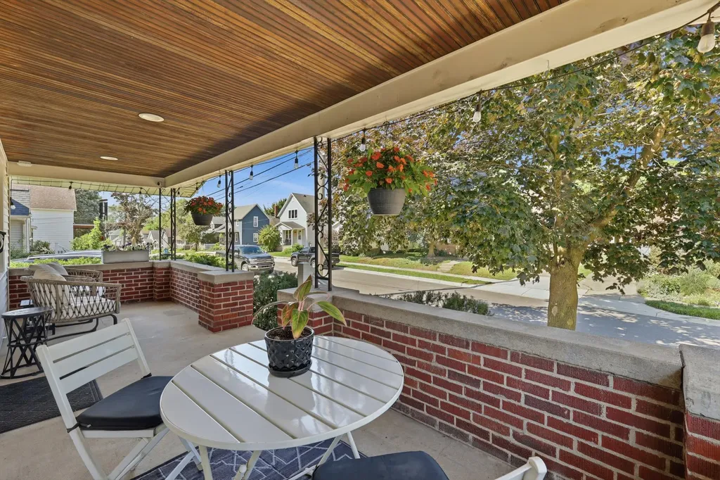 1356 Emerald Avenue NE Grand Rapids City MI 49505