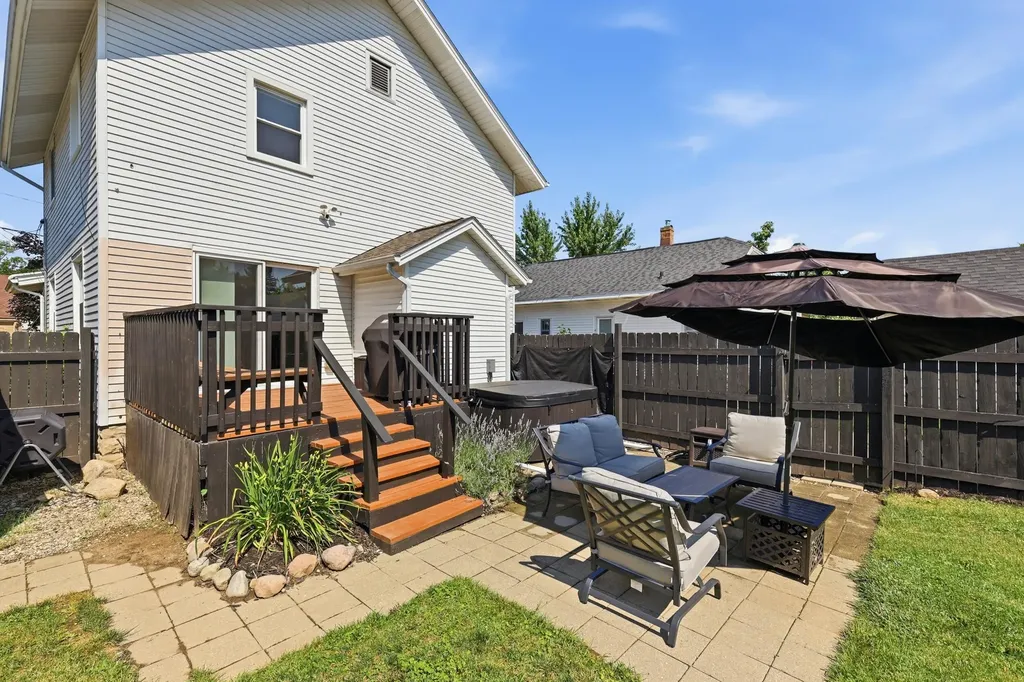 1356 Emerald Avenue NE Grand Rapids City MI 49505