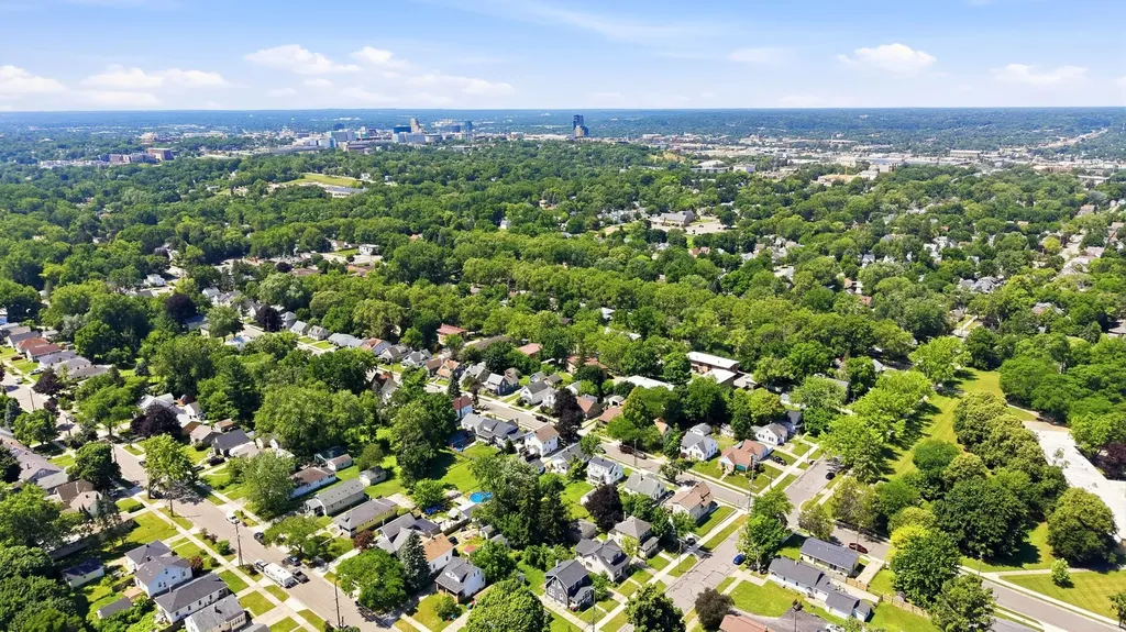 1356 Emerald Avenue NE Grand Rapids City MI 49505