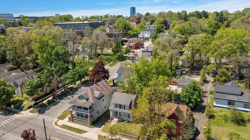 705 Lafayette Avenue NE Grand Rapids City MI 49503