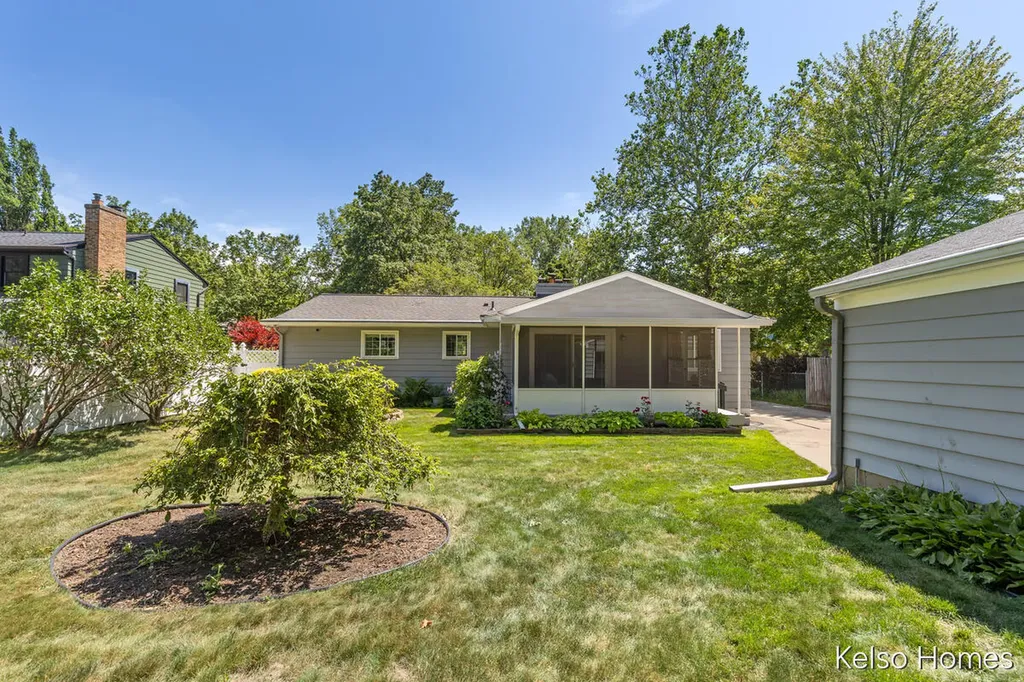 1641 Saginaw Road SE Grand Rapids City MI 49506