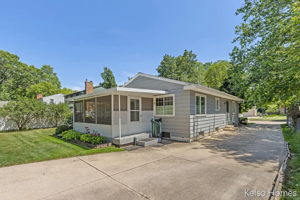 1641 Saginaw Road SE Grand Rapids City MI 49506