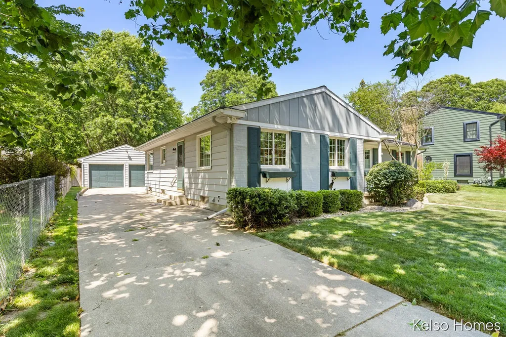 1641 Saginaw Road SE Grand Rapids City MI 49506