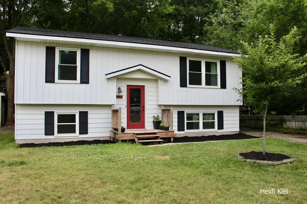 1382 Stanwood Drive NW Grand Rapids City MI 49534