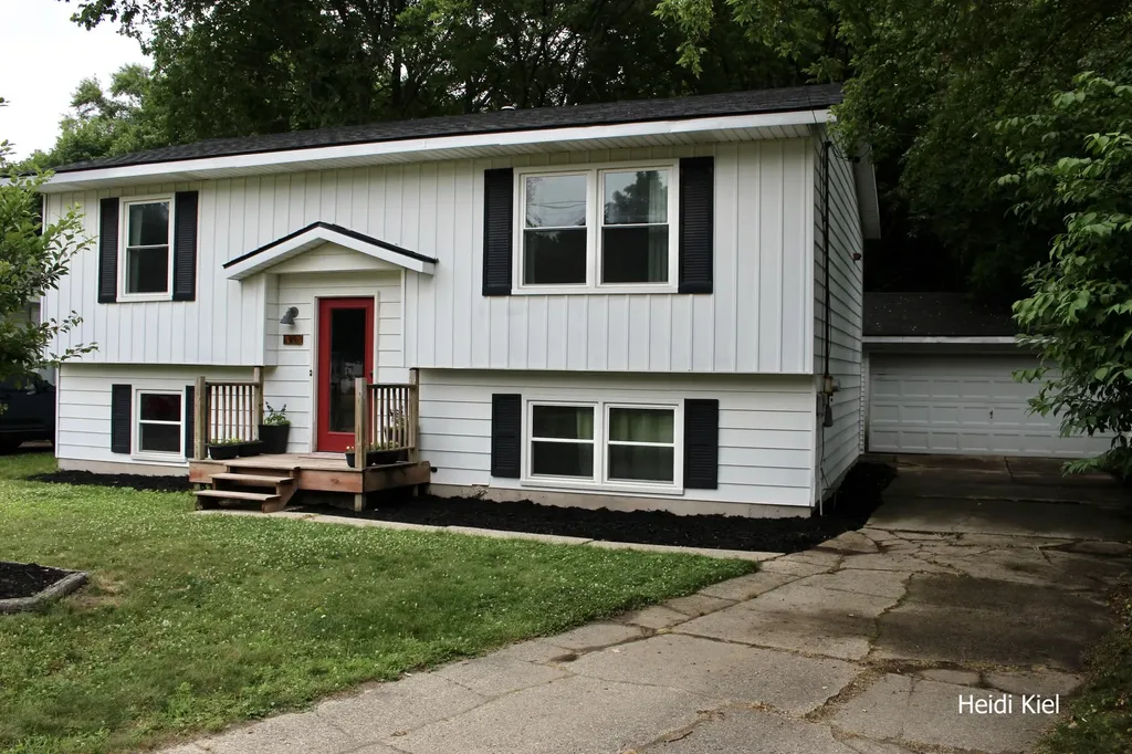 1382 Stanwood Drive NW Grand Rapids City MI 49534