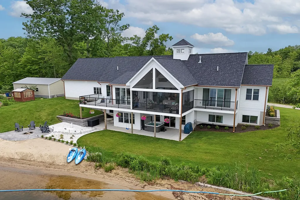 17463 E Suwanee Trail Winfield Township MI 49329