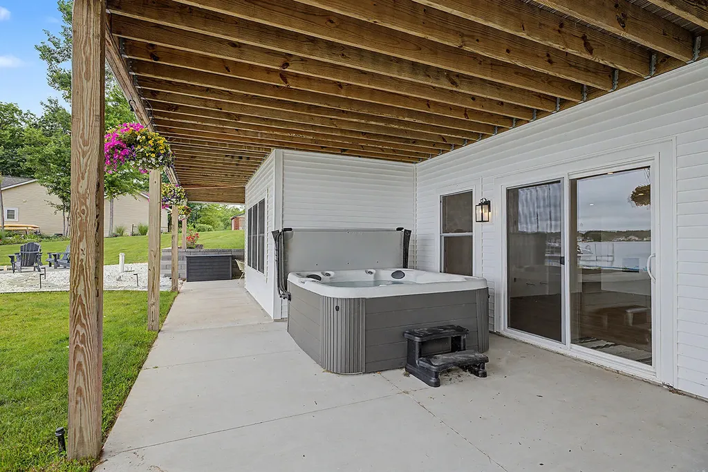 17463 E Suwanee Trail Winfield Township MI 49329