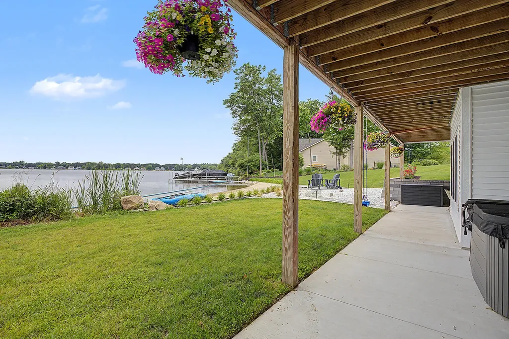 17463 E Suwanee Trail Winfield Township MI 49329