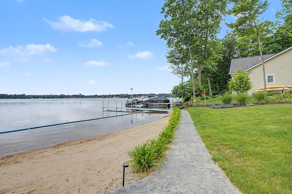 17463 E Suwanee Trail Winfield Township MI 49329