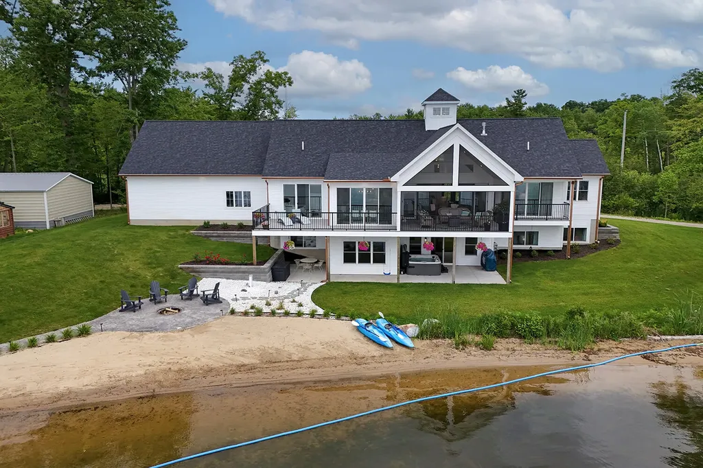 17463 E Suwanee Trail Winfield Township MI 49329