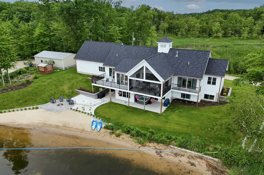 17463 E Suwanee Trail Winfield Township MI 49329