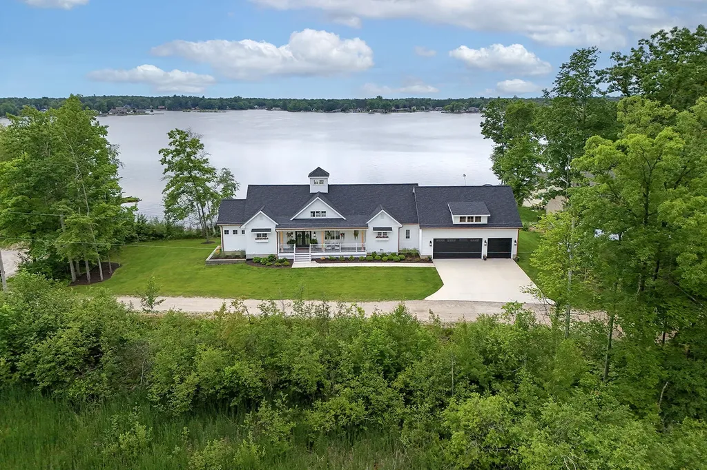 17463 E Suwanee Trail Winfield Township MI 49329