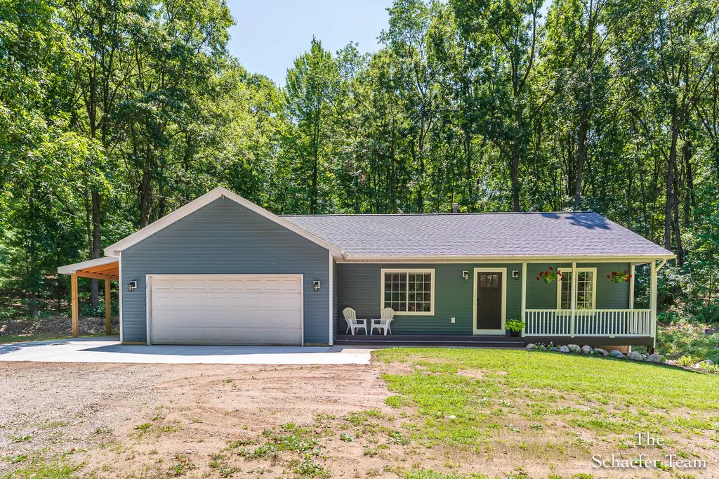 12934 Hillcrest Drive NE Vergennes Township MI 49331