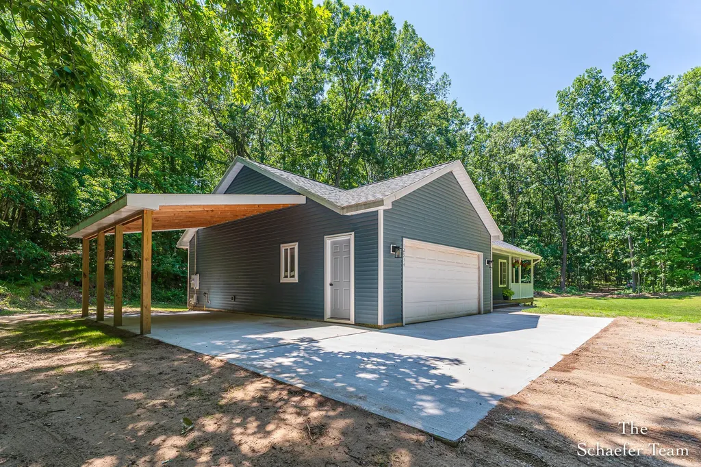 12934 Hillcrest Drive NE Vergennes Township MI 49331