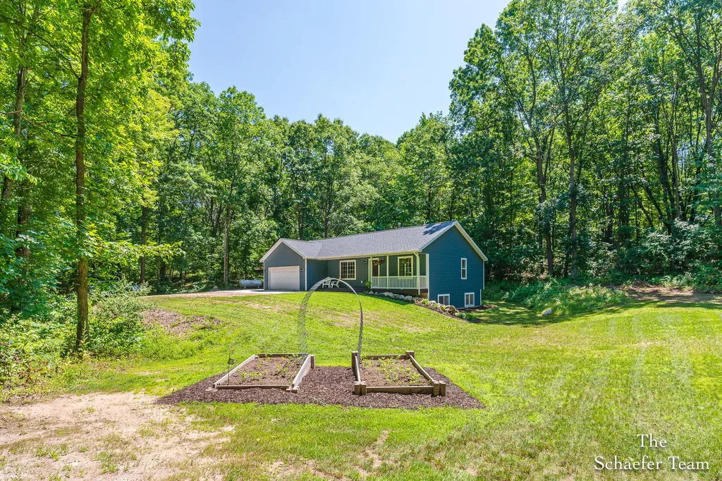12934 Hillcrest Drive NE Vergennes Township MI 49331