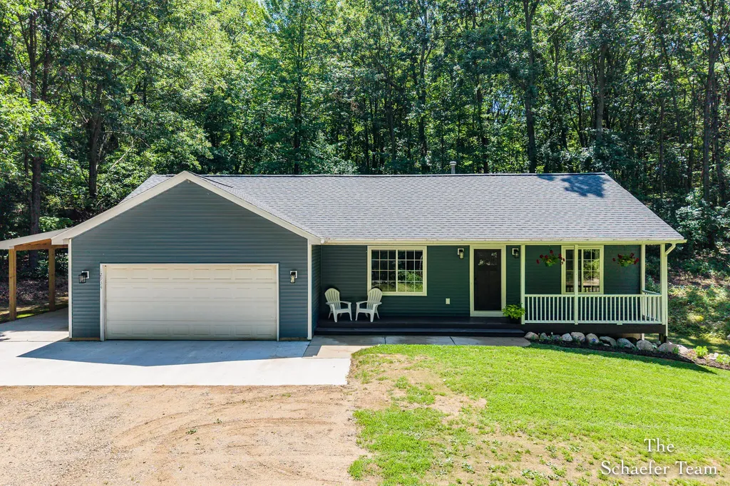 12934 Hillcrest Drive NE Vergennes Township MI 49331