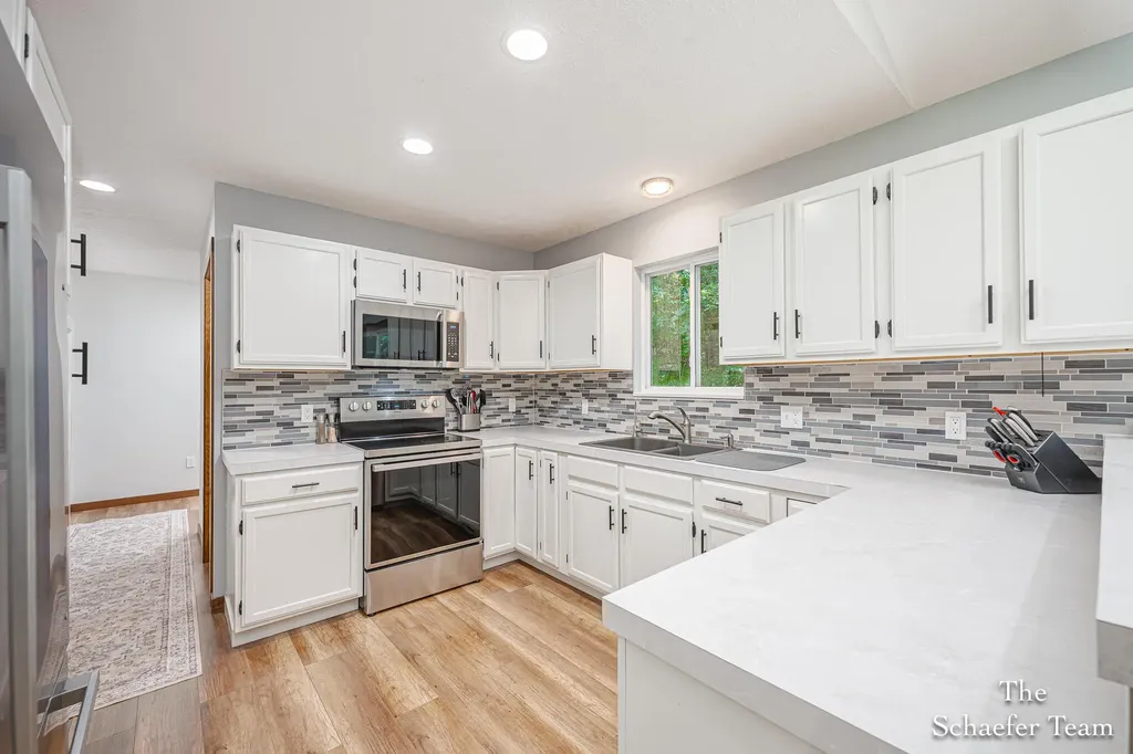 12934 Hillcrest Drive NE Vergennes Township MI 49331