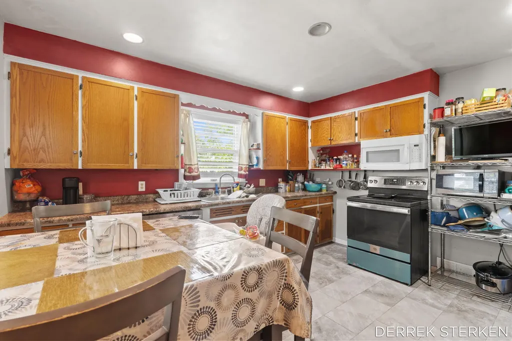 205 N Franklin Street Holland Charter Township MI 49464