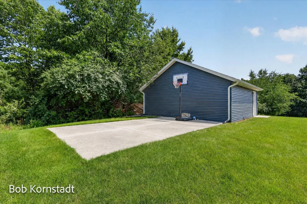 8059 Buttrick Ridge Trail SE Caledonia Township MI 49302