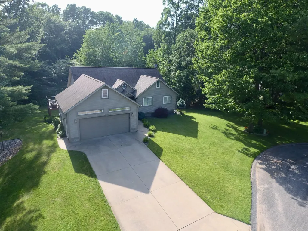 6829 Wintergreen Drive Fruitport Charter Township MI 49415