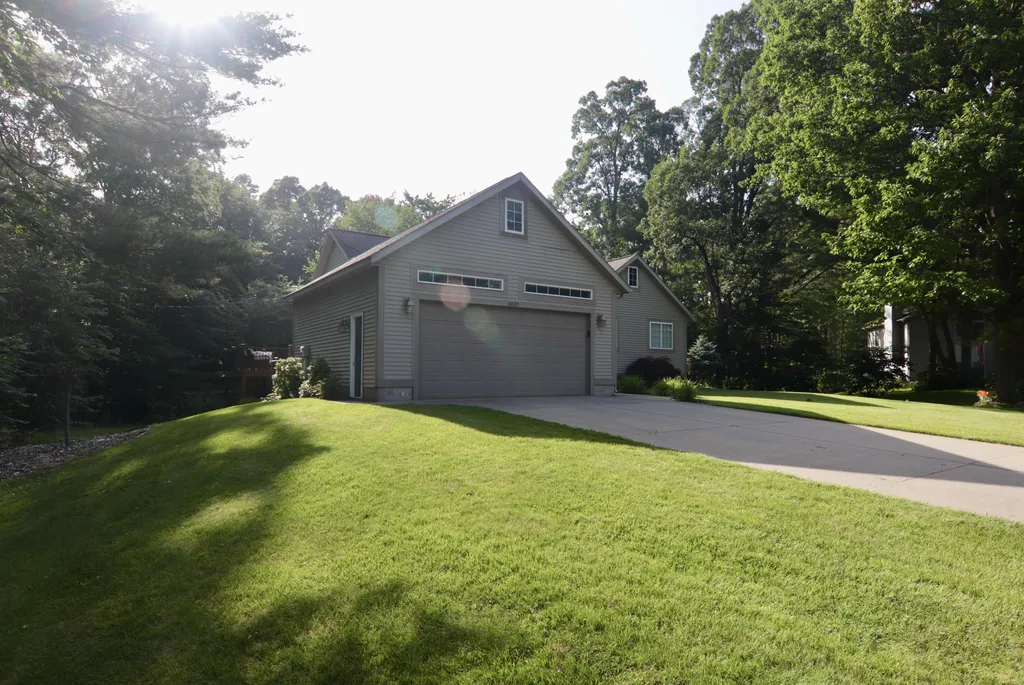 6829 Wintergreen Drive Fruitport Charter Township MI 49415