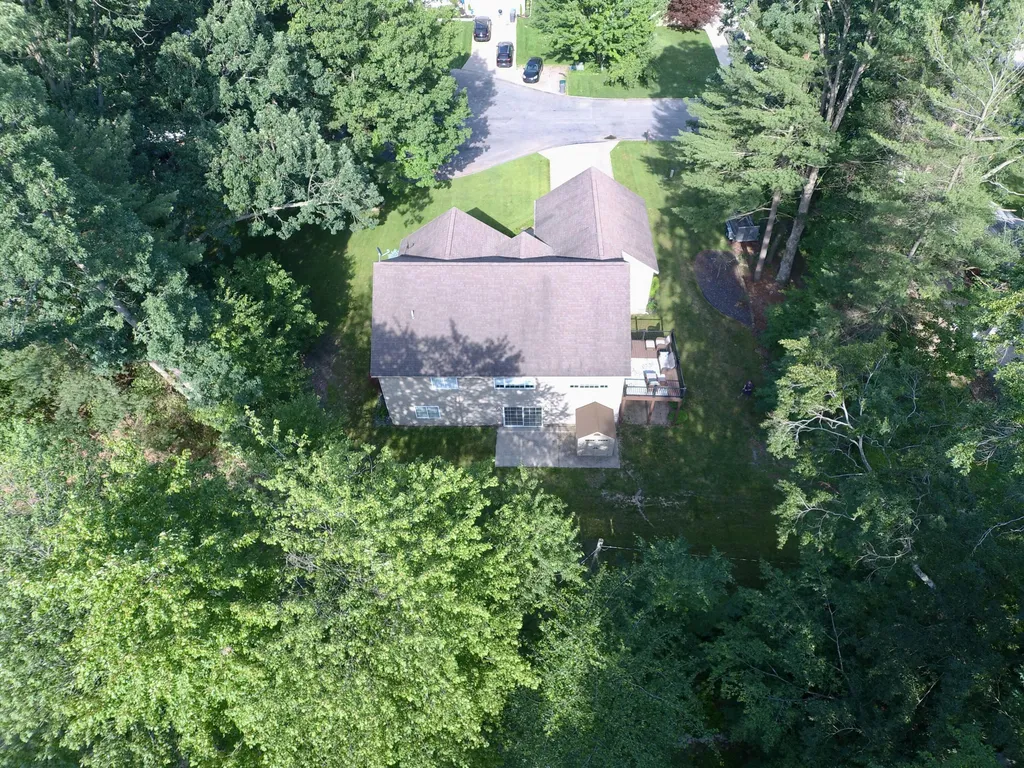 6829 Wintergreen Drive Fruitport Charter Township MI 49415