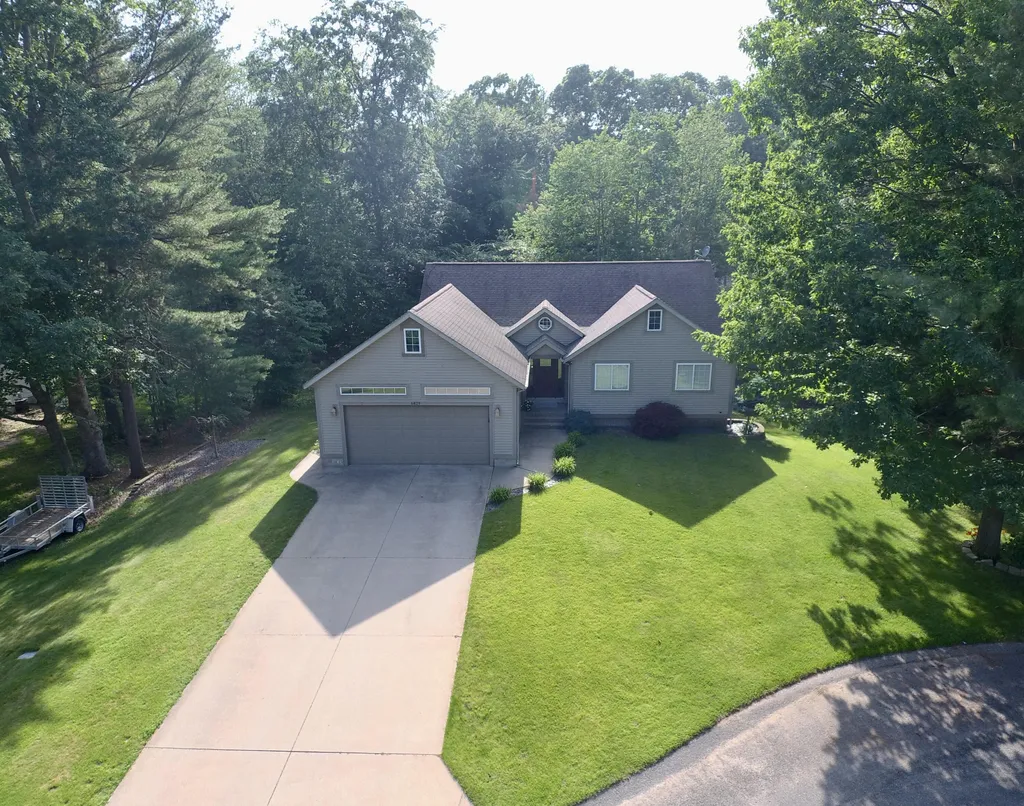 6829 Wintergreen Drive Fruitport Charter Township MI 49415