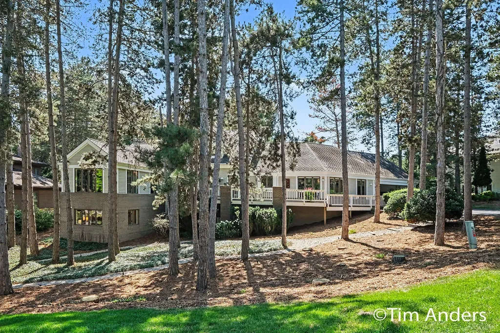 3433 Meadowood Trail Drive SE Cascade Charter Township MI 49546