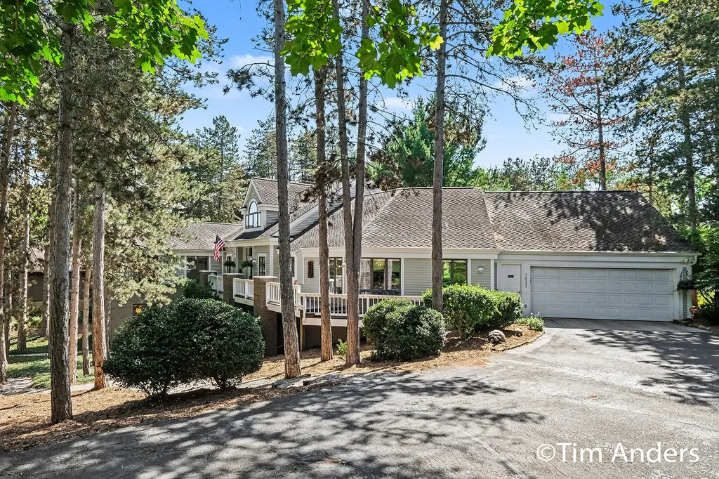 3433 Meadowood Trail Drive SE Cascade Charter Township MI 49546