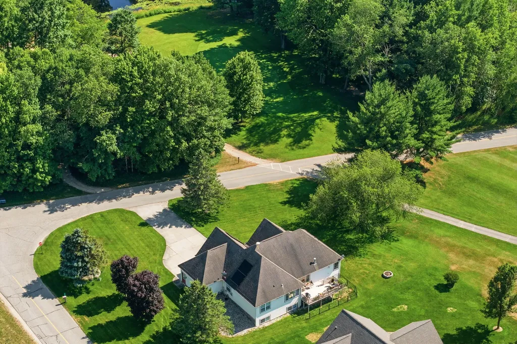7737 Carriage Lane Morton Township MI 49346