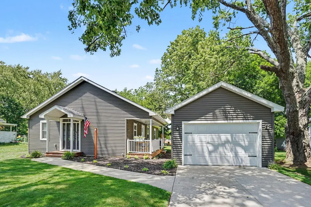 1803 Pleasant Drive Portage City MI 49002