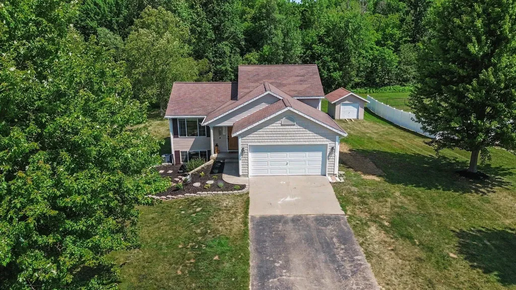 2227 Avalon View Drive NE Solon Township MI 49319