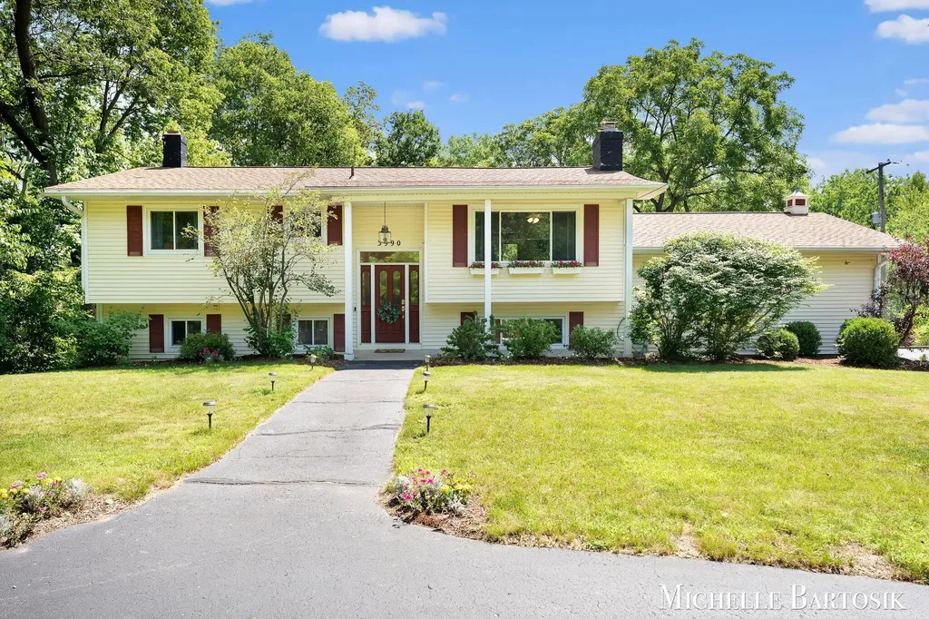 3990 Grand River Drive NE Plainfield Charter Township MI 49525