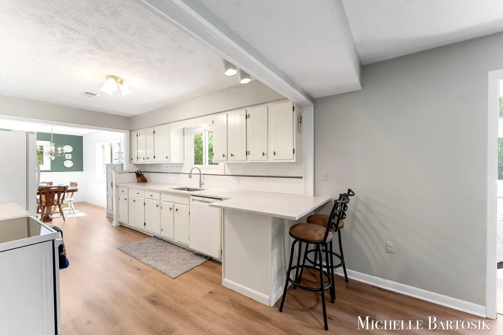 3990 Grand River Drive NE Plainfield Charter Township MI 49525