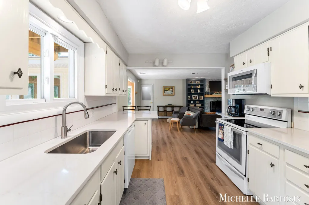 3990 Grand River Drive NE Plainfield Charter Township MI 49525